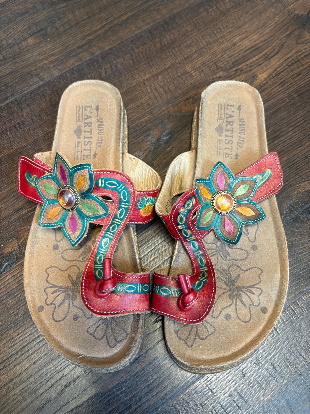 L’artiste Red Leather Floral Appliqué Slide Sandals Multicolor Accents Women’s 7